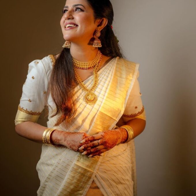 Beautiful Hindu Bride _ Kerala Bride _ Kerala Bridal Makeup _ Hindu Wedding Makeup _ White Saree