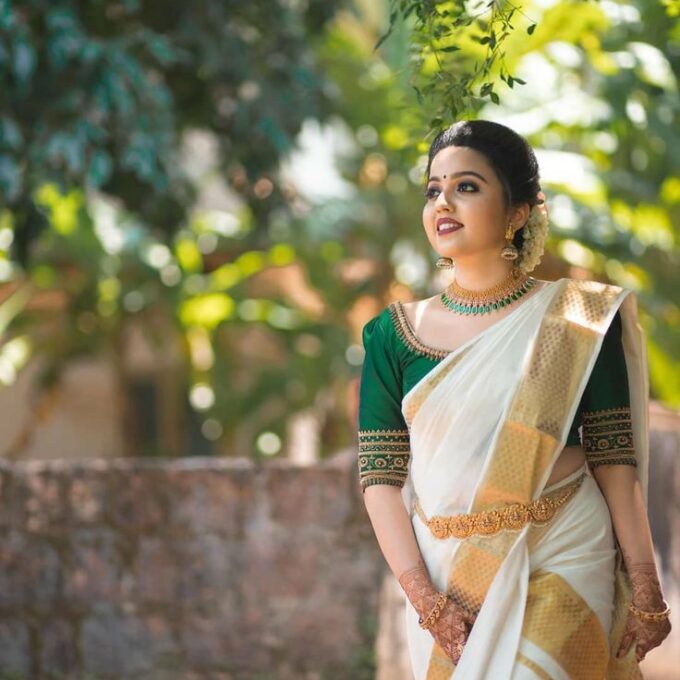 Simple and elegant bride in Kerala saree💚
